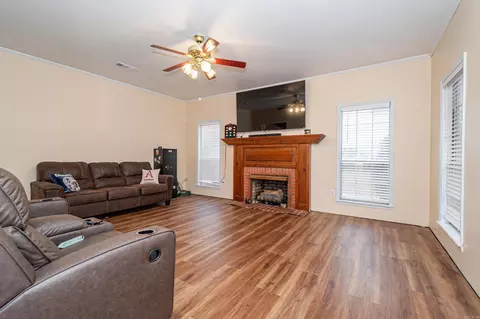 910 Memory Ln, Camden, AR 71701 photo 5