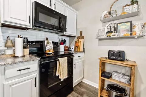 Kitchen - 1164 Tulip St, Haskell, AR 72015 photo 3 of 3