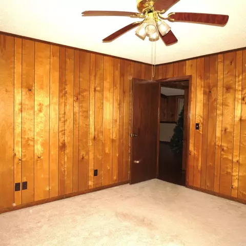 Bedroom - 9201 Old Warren Rd, Pine Bluff, AR 71603 photo 2 of 4