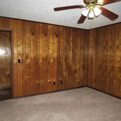 Bedroom - 9201 Old Warren Rd, Pine Bluff, AR 71603 photo 4 of 4