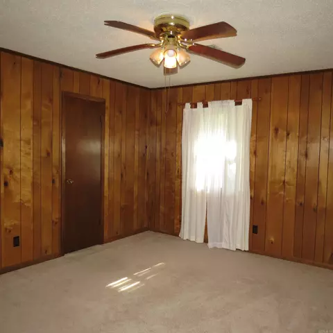 Bedroom - 9201 Old Warren Rd, Pine Bluff, AR 71603 photo 3 of 4