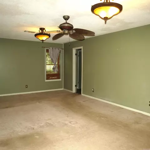Bedroom - 9201 Old Warren Rd, Pine Bluff, AR 71603 photo 1 of 4
