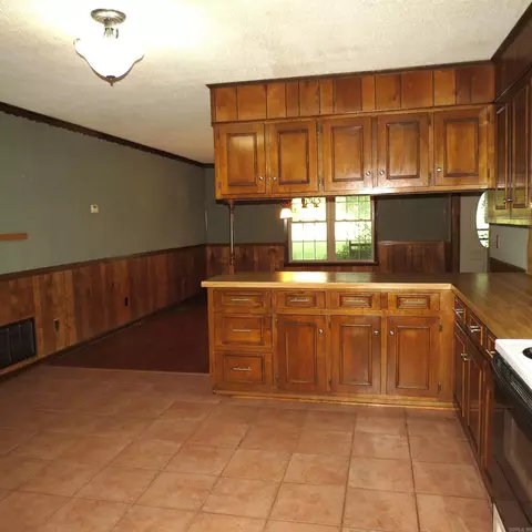 Kitchen - 9201 Old Warren Rd, Pine Bluff, AR 71603 photo 1 of 4