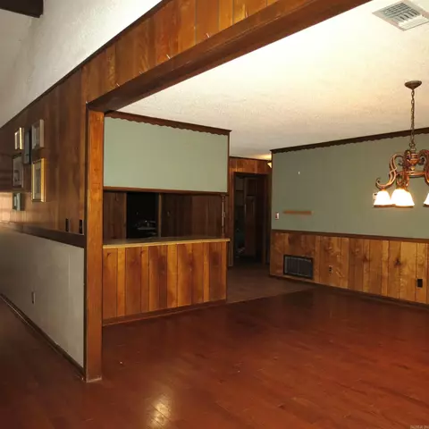Dining - 9201 Old Warren Rd, Pine Bluff, AR 71603 photo 2 of 2