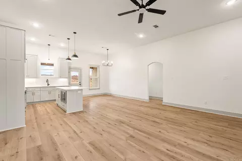 Living - 207 Michelle Dr, Beebe, AR 72012 photo 2 of 4