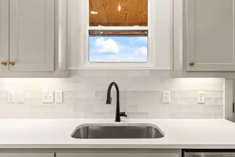 Kitchen - 207 Michelle Dr, Beebe, AR 72012 photo 3 of 6