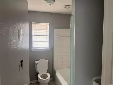 Bath - 105 W 37th, Pine Bluff, AR 71603 photo 1 of 3