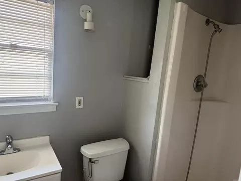Bath - 105 W 37th, Pine Bluff, AR 71603 photo 3 of 3