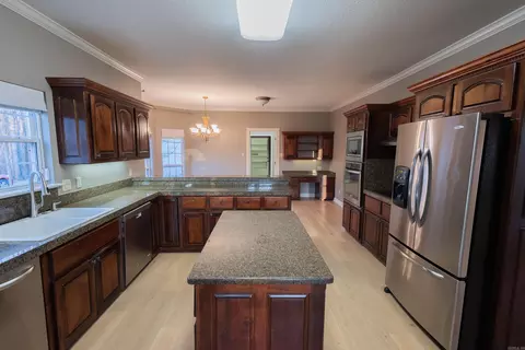 Kitchen - 2550 Smith Ford Rd, Benton, AR 72019 photo 2 of 3