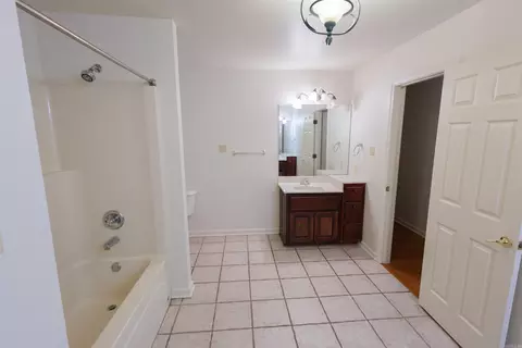 Bath - 2550 Smith Ford Rd, Benton, AR 72019 photo 3 of 3