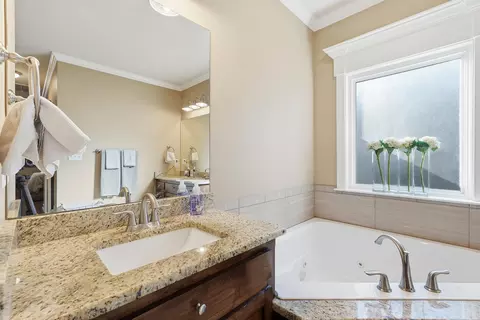 Bath - 2406 Aberdeen Dr, Bryant, AR 72019 photo 5 of 8