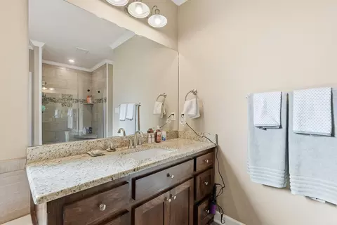 Bath - 2406 Aberdeen Dr, Bryant, AR 72019 photo 4 of 8