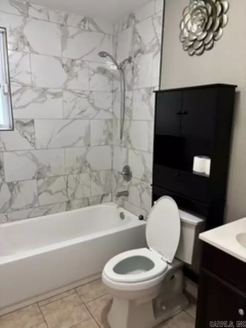 Bath - 347 Chandler Rd, Malvern, AR 72104 photo 1 of 1