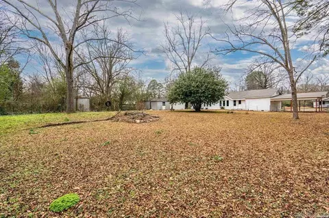 Exterior - 819 Hall St, Malvern, AR 72104 photo 5 of 10