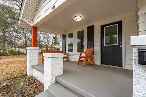 Exterior - 819 Hall St, Malvern, AR 72104 photo 3 of 10