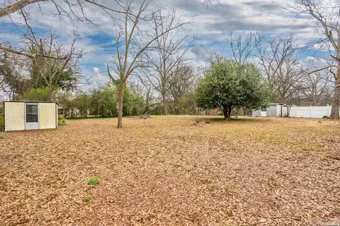 Exterior - 819 Hall St, Malvern, AR 72104 photo 6 of 10