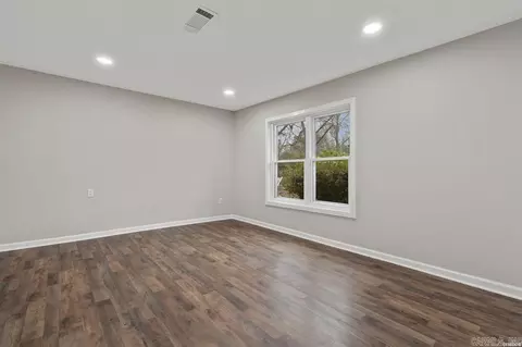 Living - 819 Hall St, Malvern, AR 72104 photo 7 of 7
