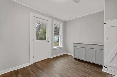 Entry Way - 819 Hall St, Malvern, AR 72104 photo 1 of 1