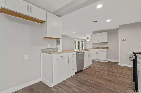 Kitchen - 819 Hall St, Malvern, AR 72104 photo 3 of 3