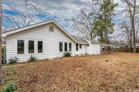 Exterior - 819 Hall St, Malvern, AR 72104 photo 8 of 10
