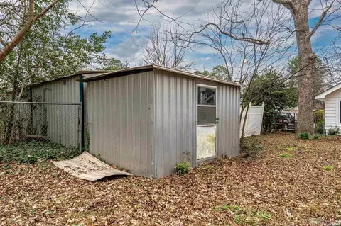 Exterior - 819 Hall St, Malvern, AR 72104 photo 7 of 10