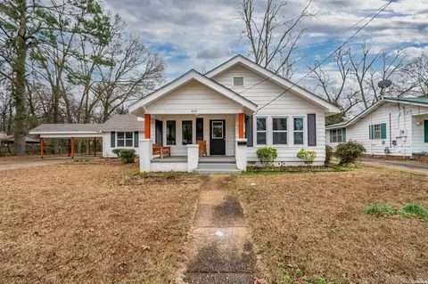 Exterior - 819 Hall St, Malvern, AR 72104 photo 1 of 10