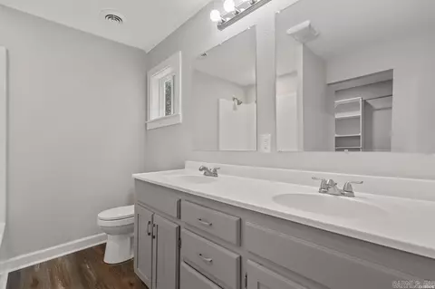 Bath - 819 Hall St, Malvern, AR 72104 photo 1 of 4