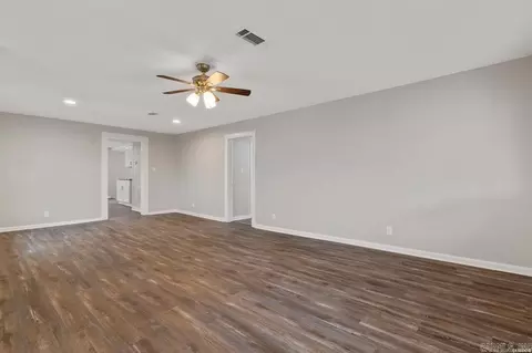 Living - 819 Hall St, Malvern, AR 72104 photo 4 of 7