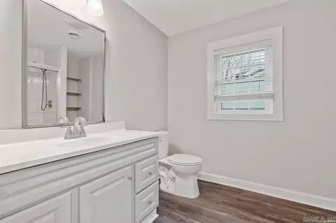 Bath - 819 Hall St, Malvern, AR 72104 photo 3 of 4