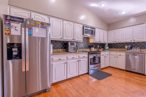 Kitchen - 151 Hardester Dr, Cabot, AR 72023 photo 2 of 4