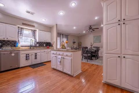 Kitchen - 151 Hardester Dr, Cabot, AR 72023 photo 3 of 4