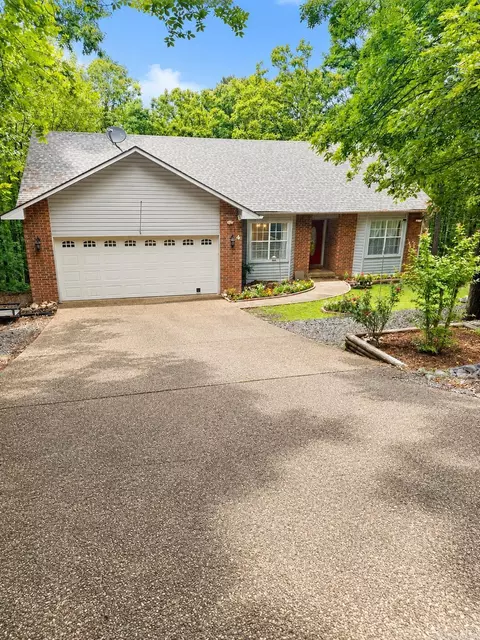 4 Narcisco Cir, Hot Springs Village, AR 71909