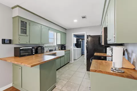 Kitchen - 1906 Arrowhead Ln, Conway, AR 72034 photo 1 of 5