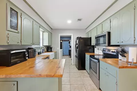 Kitchen - 1906 Arrowhead Ln, Conway, AR 72034 photo 4 of 5
