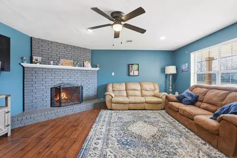 Living - 1906 Arrowhead Ln, Conway, AR 72034 photo 2 of 2