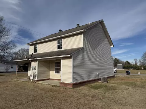 Exterior - 927-929 E Margret, Piggott, AR 72454 photo 5 of 6