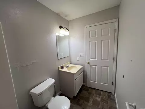 Bath - 927-929 E Margret, Piggott, AR 72454 photo 4 of 6