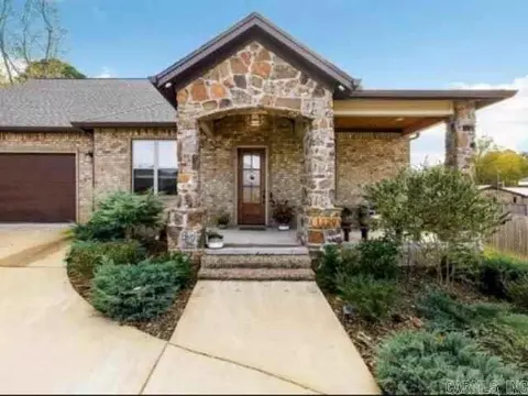 1129 Essex Dr, Benton, AR 72019