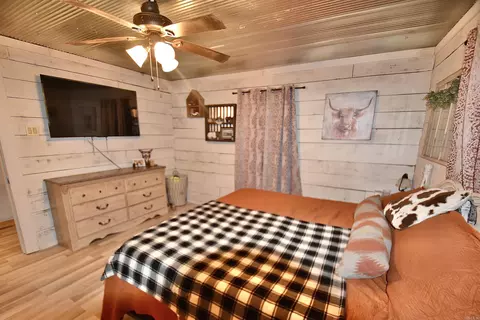 Bedroom - 356 Pleasant Hill Rd, Rockport, AR 72104 photo 3 of 4