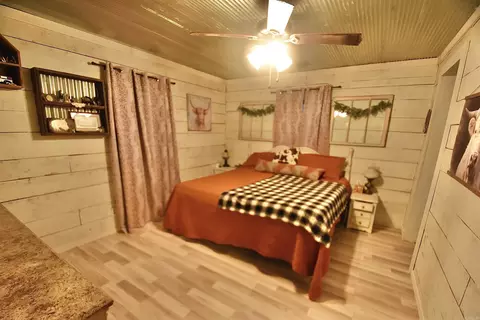 Bedroom - 356 Pleasant Hill Rd, Rockport, AR 72104 photo 2 of 4