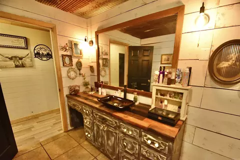 Bath - 356 Pleasant Hill Rd, Rockport, AR 72104 photo 3 of 5