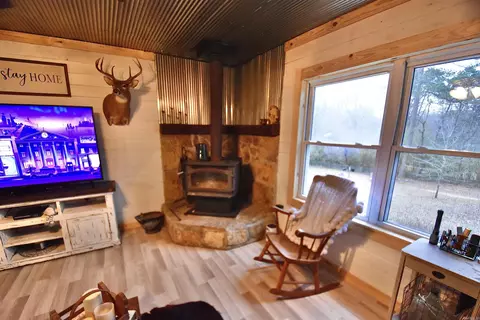 Living - 356 Pleasant Hill Rd, Rockport, AR 72104 photo 3 of 4