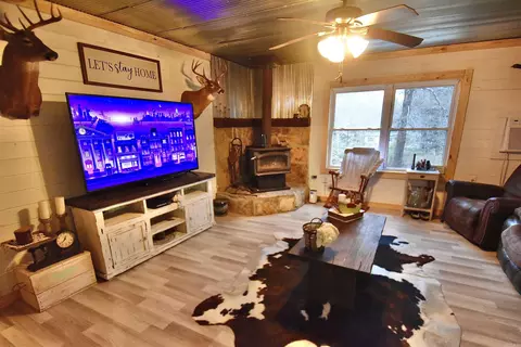Living - 356 Pleasant Hill Rd, Rockport, AR 72104 photo 2 of 4