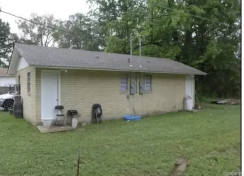 3009 S Ash St, Pine Bluff, AR 71603 photo 2