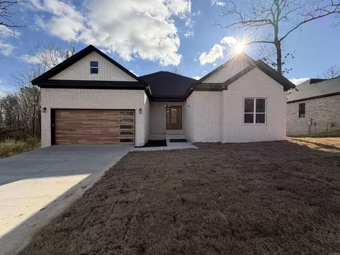 241 Rose Creek Ct, Hot Springs, AR 71901