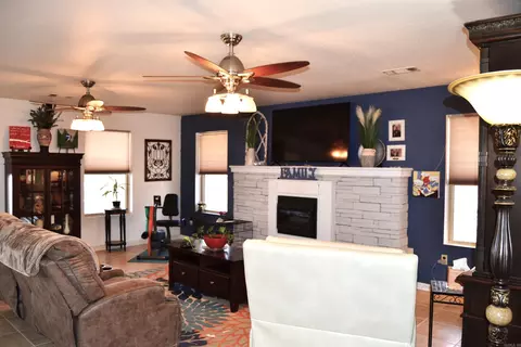 Living - 2290 Greers Ferry Rd, Drasco, AR 72530 photo 2 of 3
