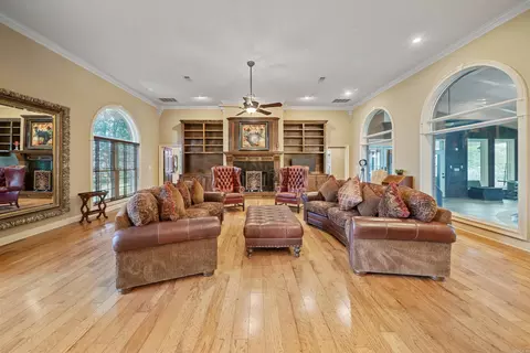Living - 1795 W Hwy 64, El Paso, AR 72045 photo 2 of 8