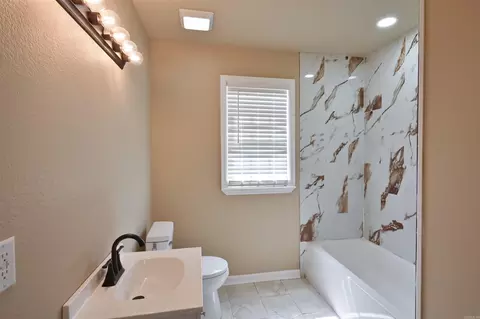 Bath - 1300 W 28th Ave, Pine Bluff, AR 71603 photo 1 of 1