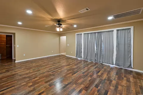 Living - 1300 W 28th Ave, Pine Bluff, AR 71603 photo 6 of 7