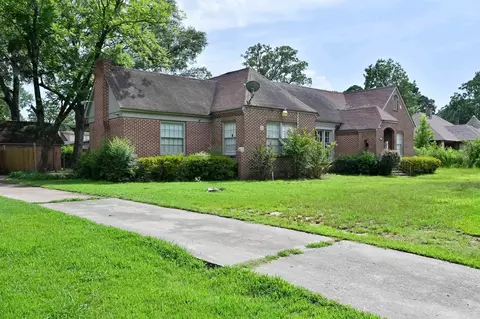 Exterior - 1300 W 28th Ave, Pine Bluff, AR 71603 photo 3 of 8